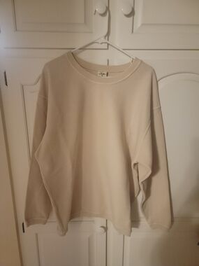 Cozy Crewneck Sweatshirt in Cream - Casual Everyday Staple